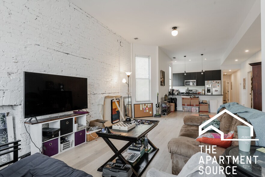 Building Photo - 324 S Racine Ave
