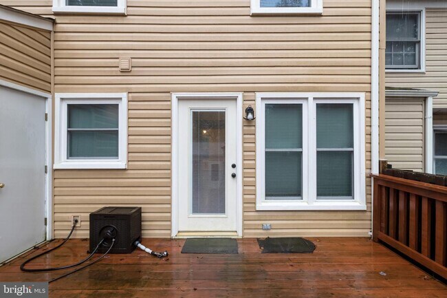 Building Photo - 3935 Wintergreen Pl