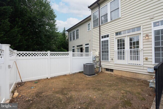 Building Photo - 1515 Regent Manor Ct