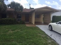 Building Photo - 2726 NE 5th Ave