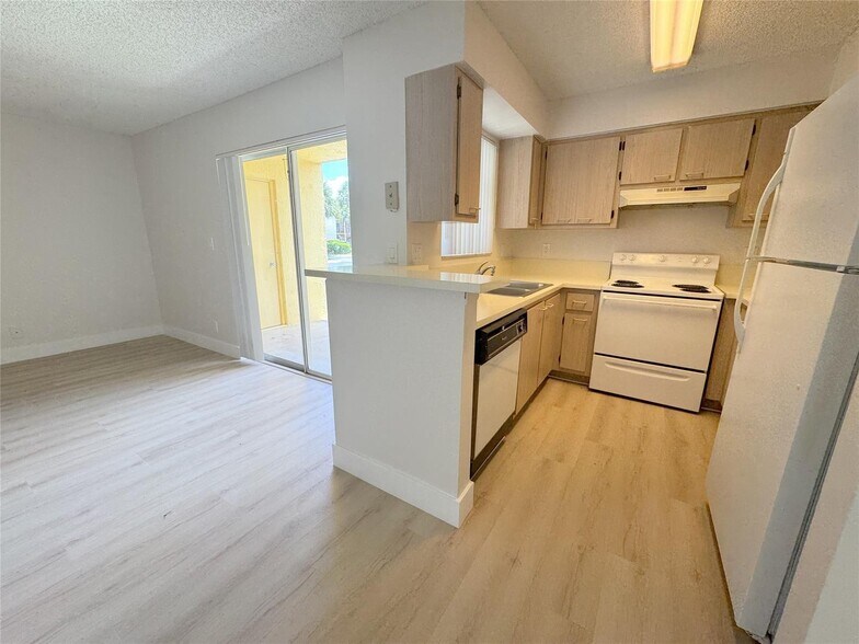 Building Photo - 7680 Westwood Dr