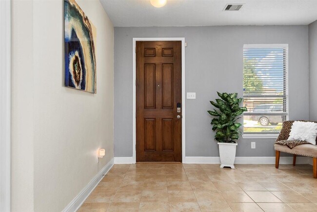 Building Photo - 914 Bandon Ln