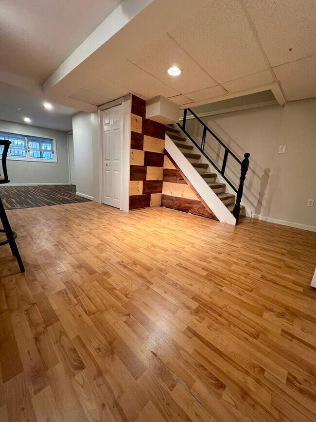 Building Photo - 3-Bedroom Townhome in Parkwood with Finished Basement! Available NOW!