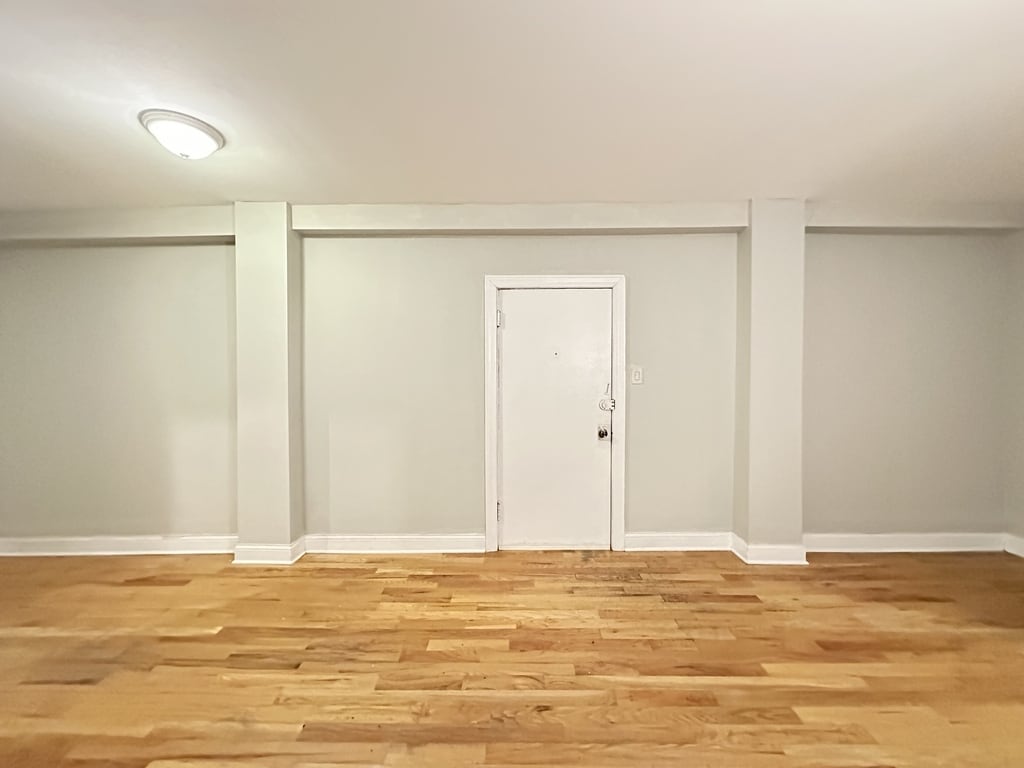 Building Photo - 1337 N Dearborn St