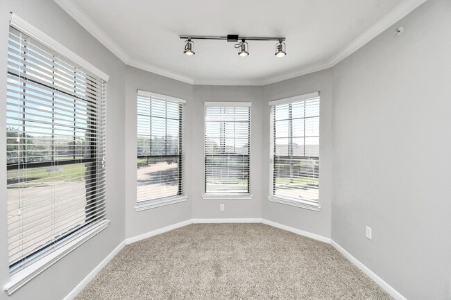 Building Photo - 6777 Sommerall Dr