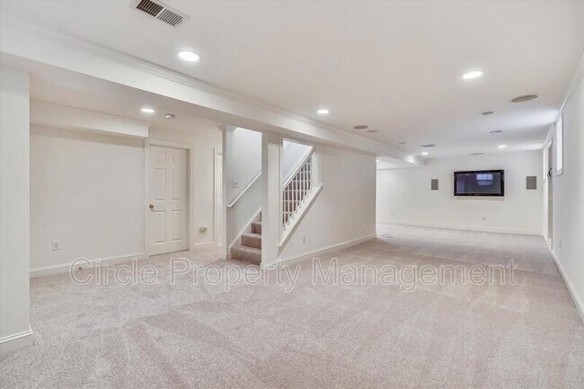 Building Photo - 1805 N Adams St