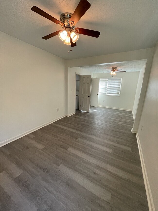 Building Photo - 231 S Sunset Terrace