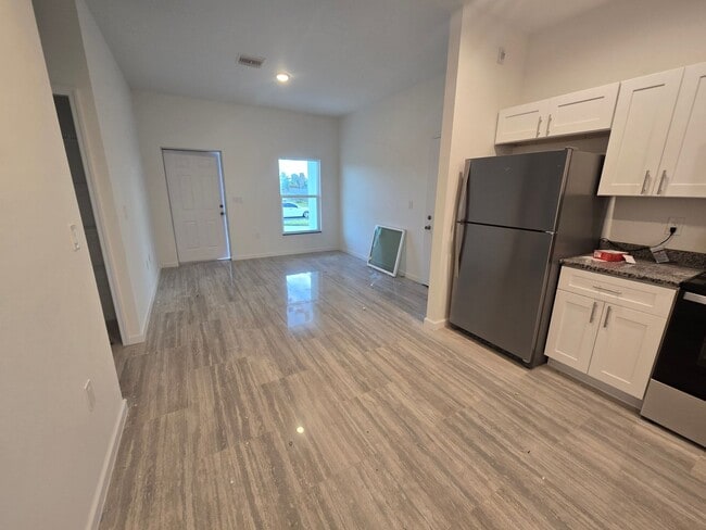 Building Photo - Brand New 2/2/1- Great SW Lehigh Acres Loc...