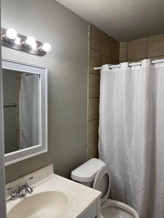 Building Photo - 1705 E Colgate St