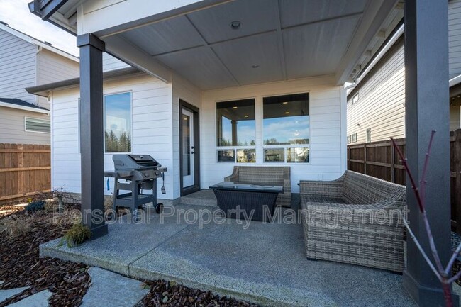Building Photo - 13600 NE 110th Way