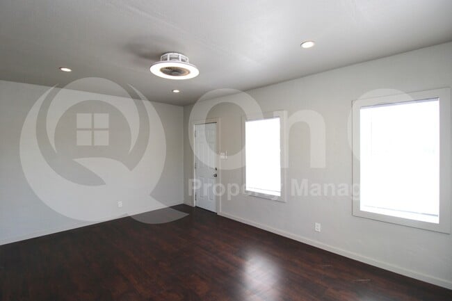 Building Photo - 1022 S Montezuma Ave