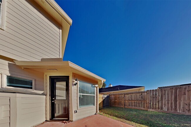 Building Photo - 32106 Willow Creek Park