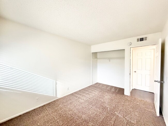 Building Photo - AVAILABLE NOW!! 2 Bedroom 2 Bathroom Condo in Rancho Mirage!