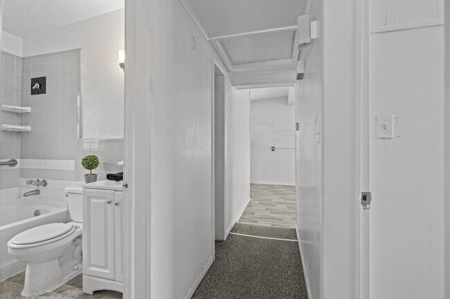 Building Photo - 20 Rollins Ave