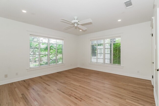 Building Photo - Amazing opportunity in the heart of Centra...