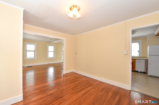 Building Photo - 6 Springdale St