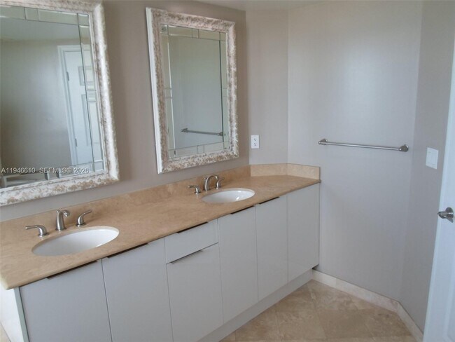 Building Photo - 1745 E Hallandale Beach Blvd