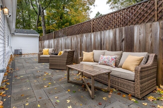 Building Photo - 32 Billings St