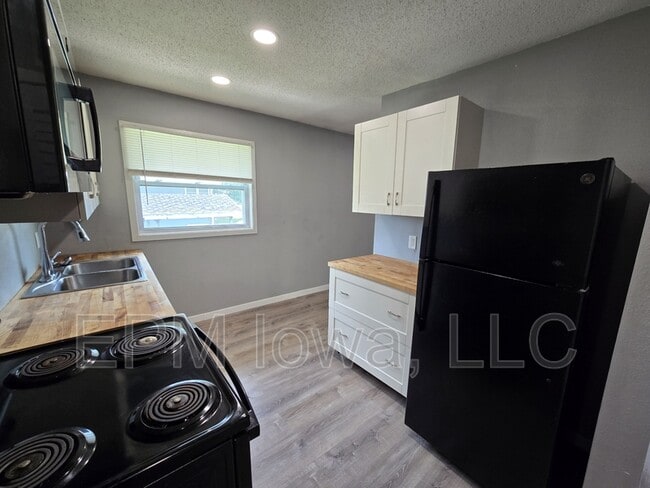 Building Photo - 109 Ludland Dr
