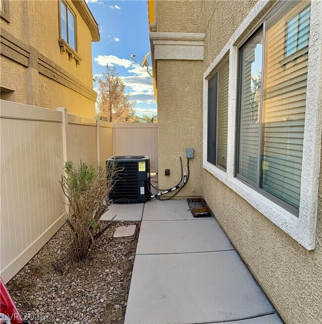 Building Photo - 3524 Tesoro Del Valle Ct