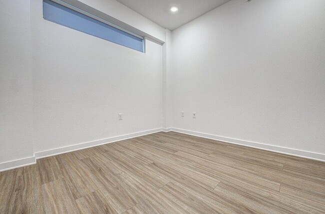 Building Photo - 4361 S Congress Ave