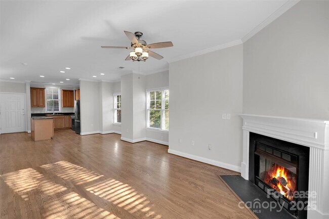 Building Photo - 1305 Summit Greenway Court