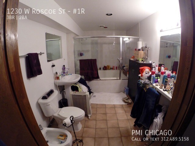 Building Photo - 1230 W Roscoe St