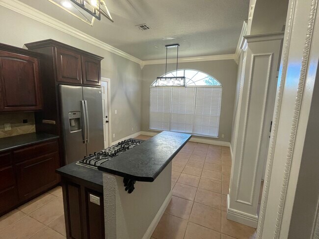 Building Photo - 602 Paradise Way