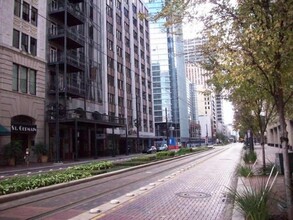 Building Photo - 705 Main St