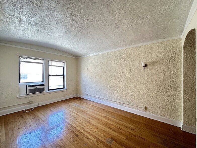 Building Photo - 535 W Arlington Pl
