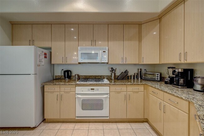 Building Photo - 26 E Serene Ave