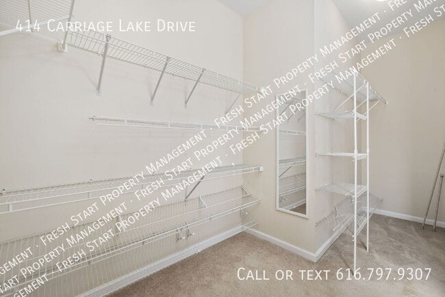 Building Photo - 414 Carriage Lake Dr