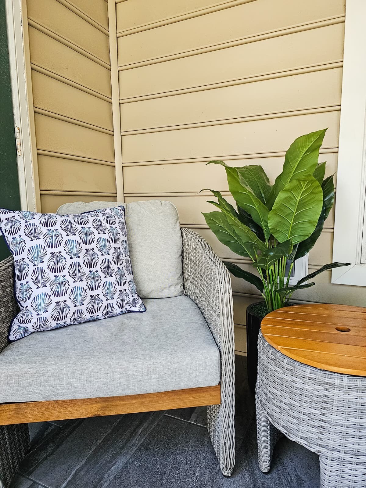 Building Photo - 8923 Manor Loop