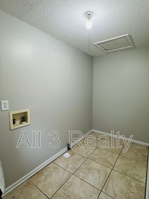 Building Photo - 1619 Yancey Ave