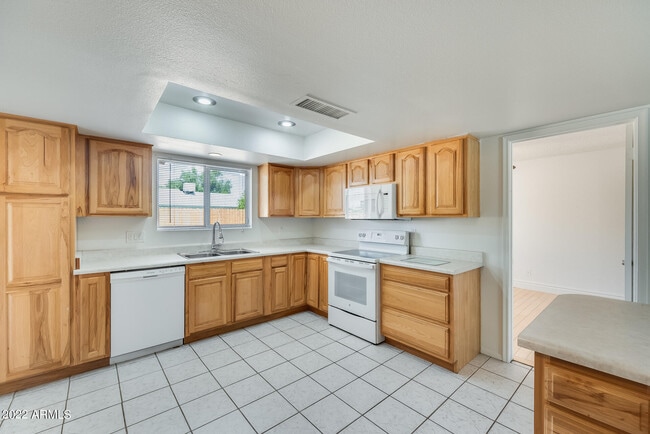 Building Photo - 10424 N 38th Dr