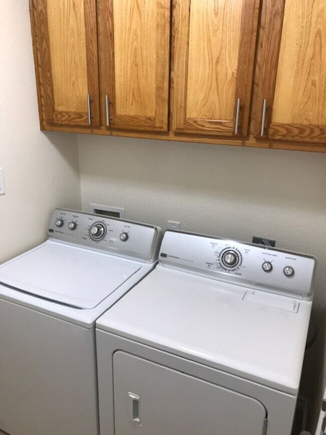 Building Photo - $1195 -Charming duplex in Pilot Point