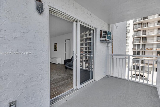 Building Photo - 200 S Birch Rd