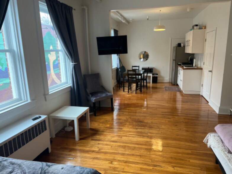 Building Photo - 118 2nd St SW