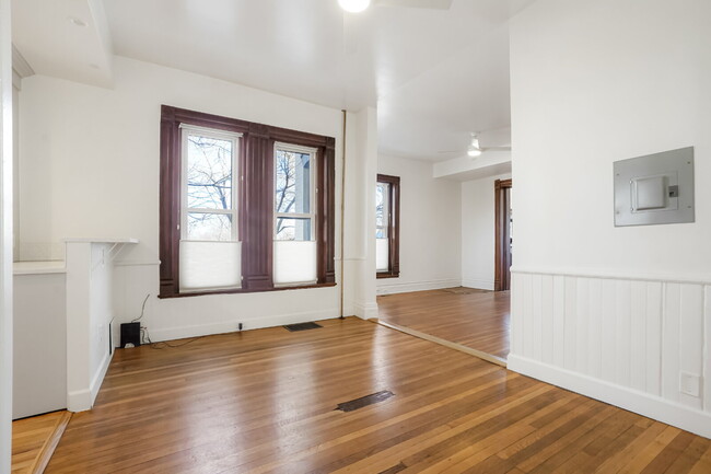 Building Photo - Large Renovated Historic Apartment in Five...