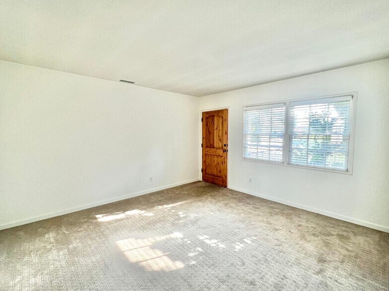 Building Photo - 4256 Noyes St