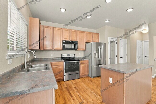 Building Photo - 13937 Ivy St