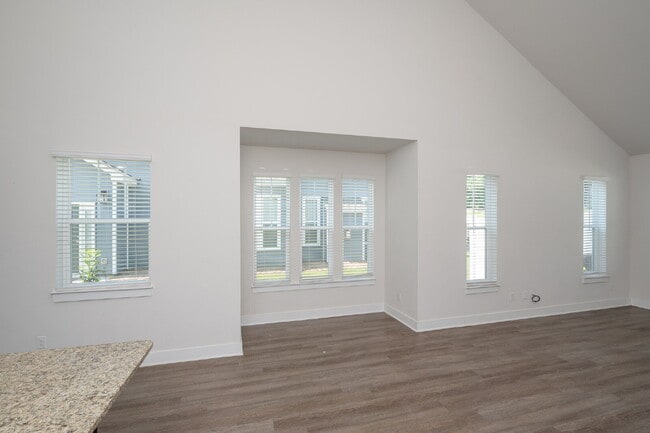 Building Photo - Modern 3BR/2.5BA Townhome with Main-Level ...