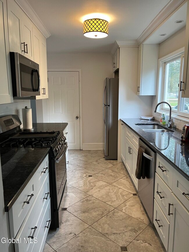 Building Photo - 223 Lake Ave