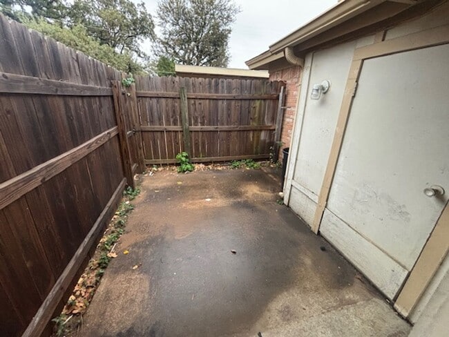 Building Photo - Cute little duplex in Hurst off of Pipeline and Bellaire
