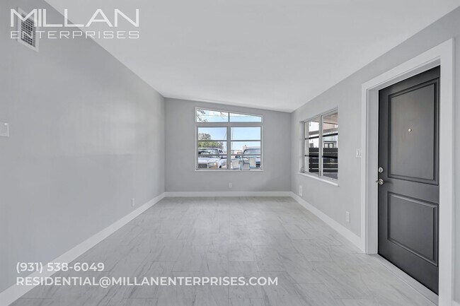 Building Photo - 325 Capri Blvd