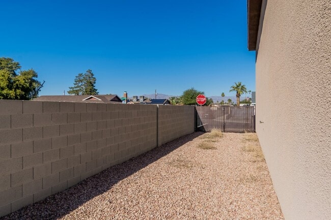 Building Photo - RV GARAGE | Single Story | Furnished Or Unfurnished