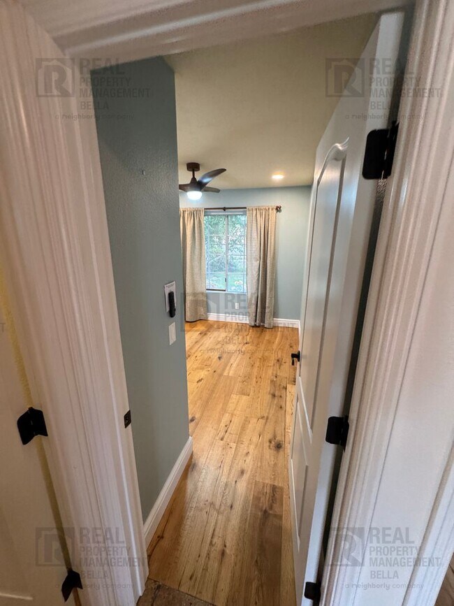 Building Photo - Spacious & Stylish Living in the Heart of Lake Elsinore