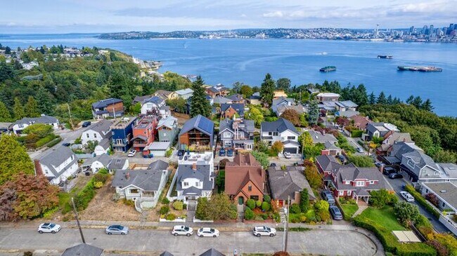 Building Photo - Stunning Air Conditioned 1931 Tudor in Coveted Admiral w/ Views