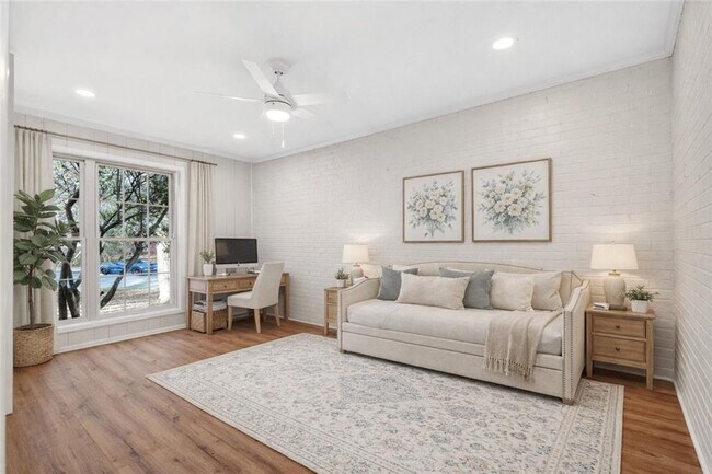 Building Photo - 2918 Highland Dr SE