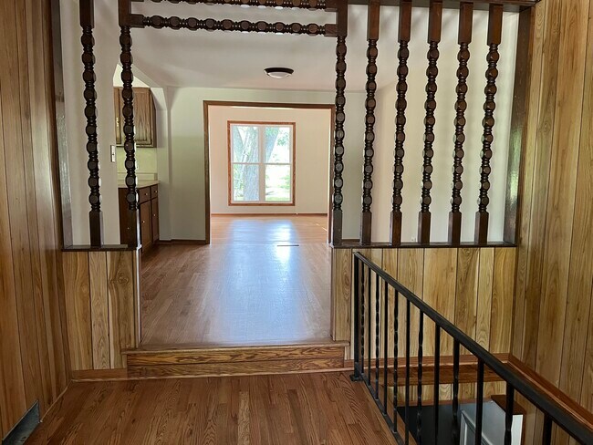 Building Photo - 1420 Monroe Ave